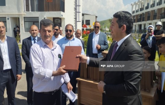 Köç karvanı Zəngilan şəhərinə çatıb, açarlar təqdim olunub - FOTO  - YENİLƏNİB 