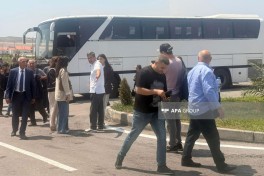 Köç karvanı Cəbrayılın Şükürbəyli kəndinə çatıb, açarlar təqdim olunub - FOTO  - YENİLƏNİB 