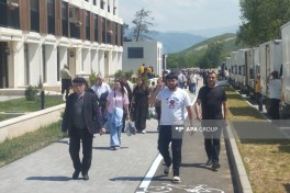 Köç karvanı Zəngilan şəhərinə çatıb, açarlar təqdim olunub - FOTO  - YENİLƏNİB 