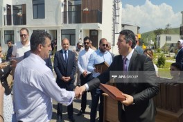 Köç karvanı Zəngilan şəhərinə çatıb, açarlar təqdim olunub - FOTO  - YENİLƏNİB 