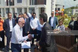 Köç karvanı Zəngilan şəhərinə çatıb, açarlar təqdim olunub - FOTO  - YENİLƏNİB 