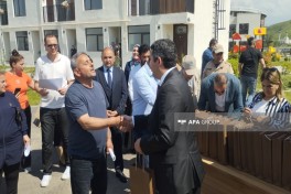 Köç karvanı Zəngilan şəhərinə çatıb, açarlar təqdim olunub - FOTO  - YENİLƏNİB 
