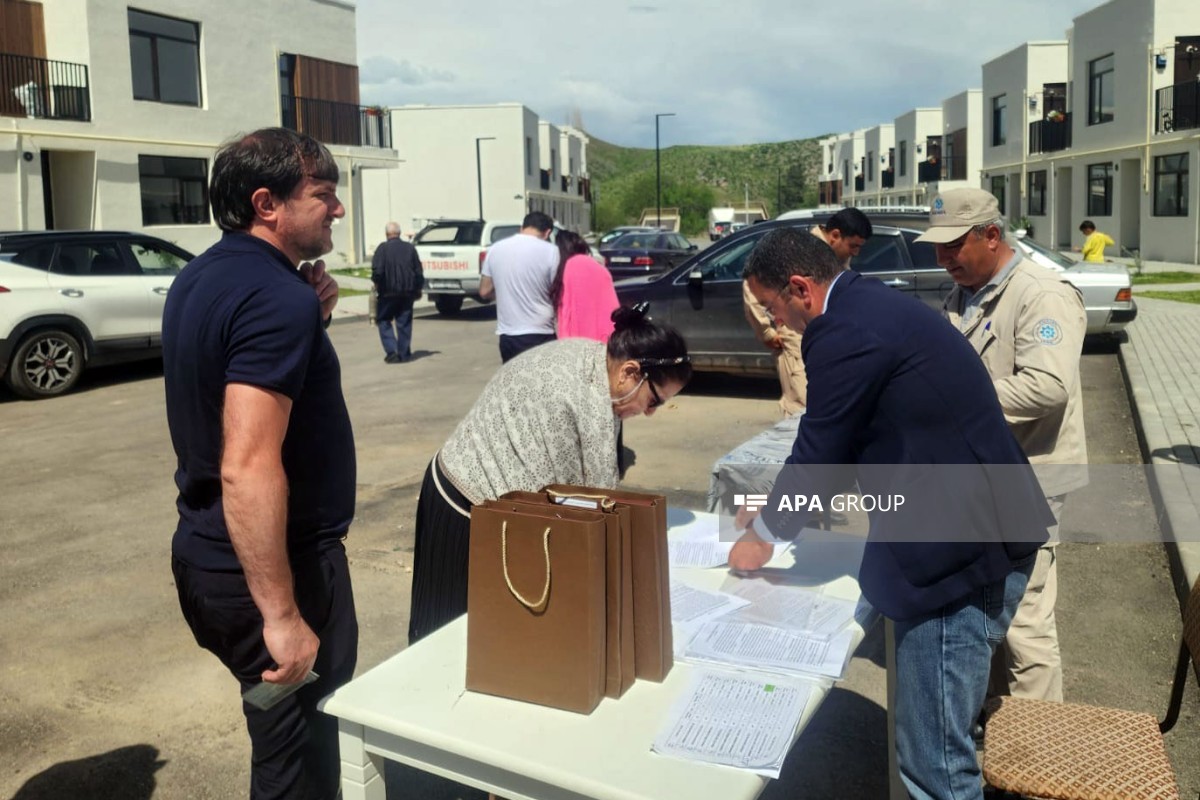 Növbəti köç karvanı Zəngilana çatıb, açarlar təqdim edilib