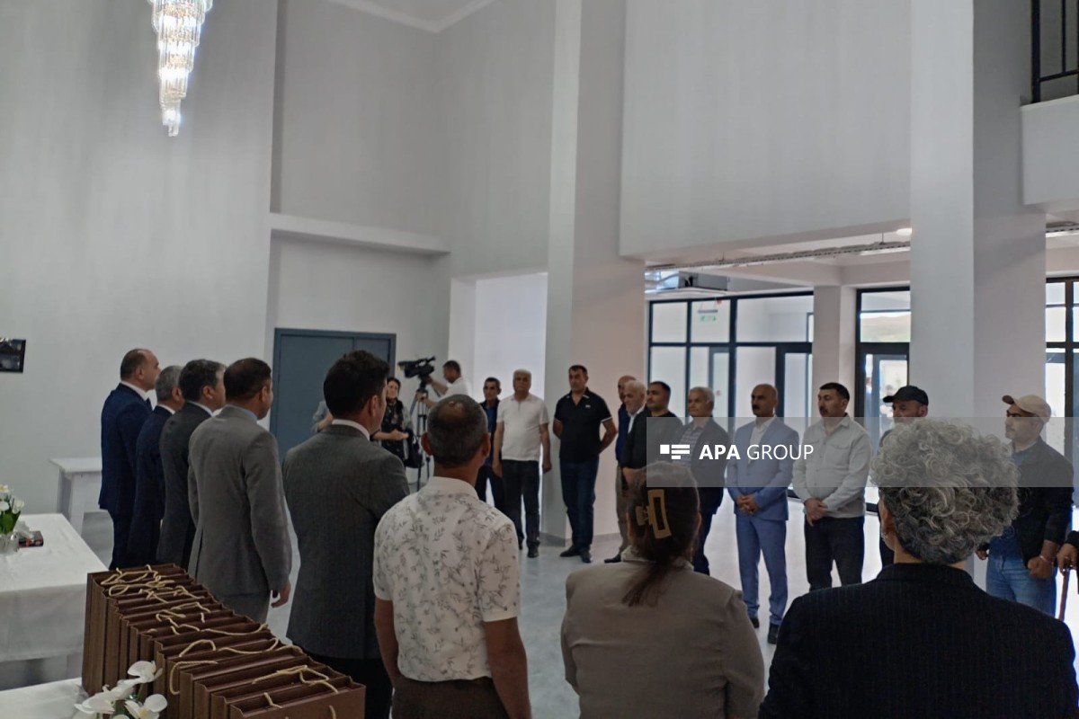 Köç karvanı Cəbrayılın Şükürbəyli kəndinə çatıb, mənzillərin açarları təqdim olunub - YENİLƏNİB 