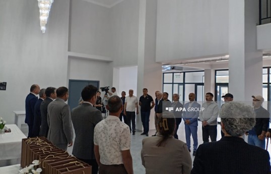 Köç karvanı Cəbrayılın Şükürbəyli kəndinə çatıb, mənzillərin açarları təqdim olunub - YENİLƏNİB 