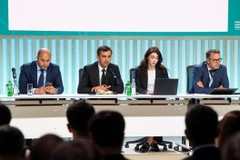 WUF13: Diplomatik korpusun nümayəndələri və yüksək səviyyəli qonaqlar üçün brifinq keçirilib