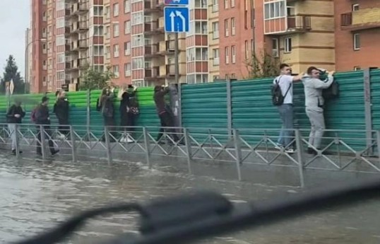Moskvada leysan yağışlar subasmalara səbəb olub - VİDEO 