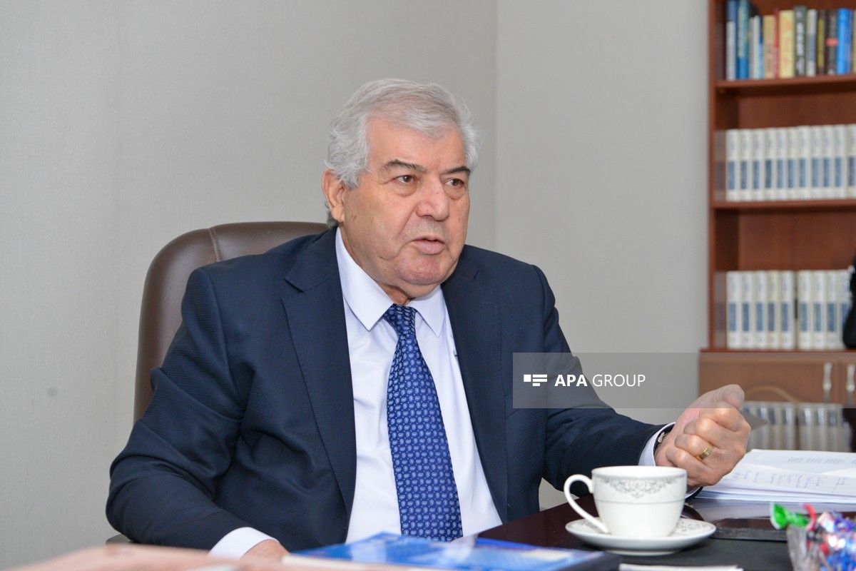Xalq şairi Sabir Rüstəmxanlı