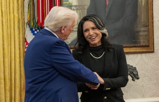 ABŞ Prezidenti Donald Tramp və ABŞ Milli Kəşfiyyatının direktoru Tulsi Qabbard