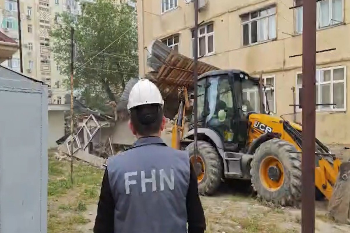 Sumqayıtda qanunsuz tikili sökülüb - VİDEO 