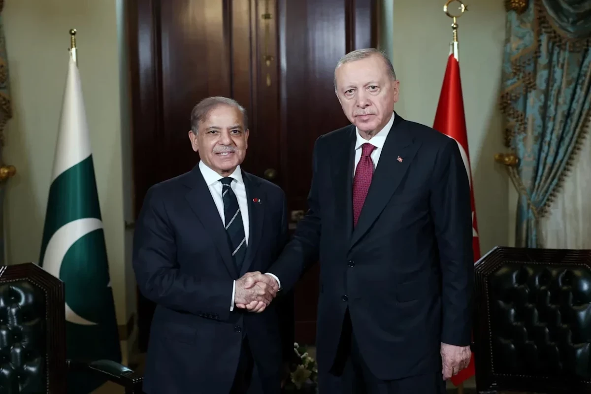 Pakistanın Baş naziri Şahbaz Şərif və Türkiyə Prezidenti Rəcəb Tayyib Ərdoğan