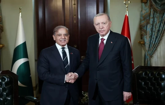 Pakistanın Baş naziri Şahbaz Şərif və Türkiyə Prezidenti Rəcəb Tayyib Ərdoğan