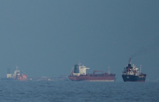 Oman sahillərində tanker atəşə tutulub