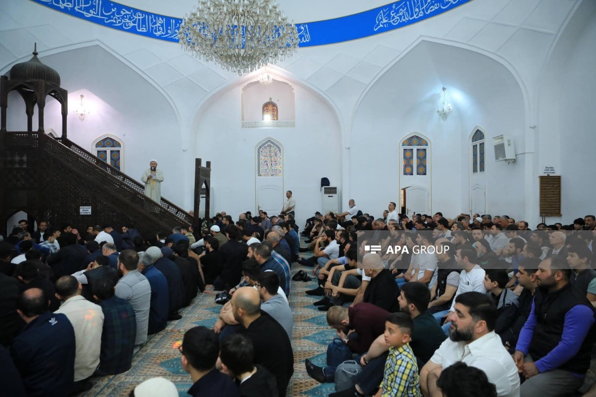 Gəncədə bayram namazı qılınıb