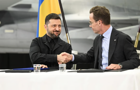 Ukrayna Prezidenti Volodimir Zelenski və İsveçin Baş naziri Ulf Kristersson