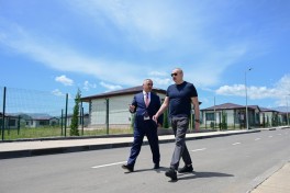 Prezident Xocalıda hərbçilər üçün nəzərdə tutulan fərdi evlərdə yaradılmış şəraitlə tanış olub - FOTO 