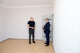 Prezident Xocalıda hərbçilər üçün nəzərdə tutulan fərdi evlərdə yaradılmış şəraitlə tanış olub - FOTO 