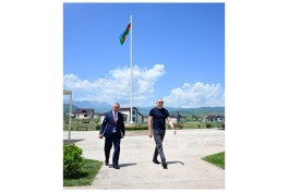 Prezident Xocalıda hərbçilər üçün nəzərdə tutulan fərdi evlərdə yaradılmış şəraitlə tanış olub - FOTO 