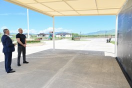 Prezident Xocalıda hərbçilər üçün nəzərdə tutulan fərdi evlərdə yaradılmış şəraitlə tanış olub - FOTO 