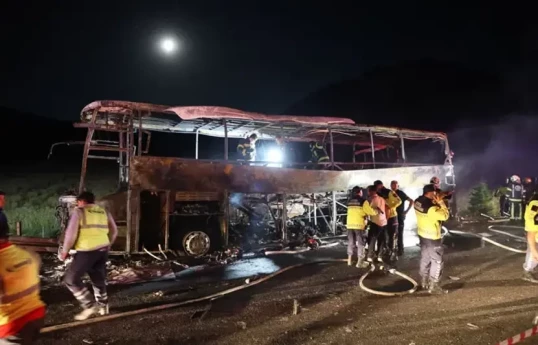 Türkiyədə sərnişin avtobusu yanıb, biri uşaq olmaqla 8 nəfər ölüb  - FOTOLENT 