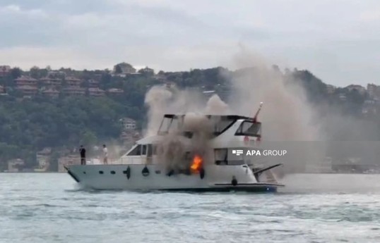 İstanbulda yaxtada yanğın olub