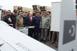 Türkiyənin hərbi rəhbərliyi Şuşada təlimdə sursat və texnikalara baxış keçirib - FOTO 