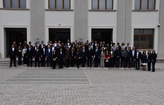 Əlaqələndirmə Qərargahının İdarələrarası Mərkəzinin nəzdindəki İşçi Qrupu Qarabağ Universitetində inflüenserlərlə görüşüb