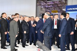 Azərbaycan və Türkiyə müdafiə nazirləri "ADEX 2026" sərgisini ziyarət ediblər