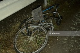 Ucarda avtomobil velosipedçini vuraraq öldürüb