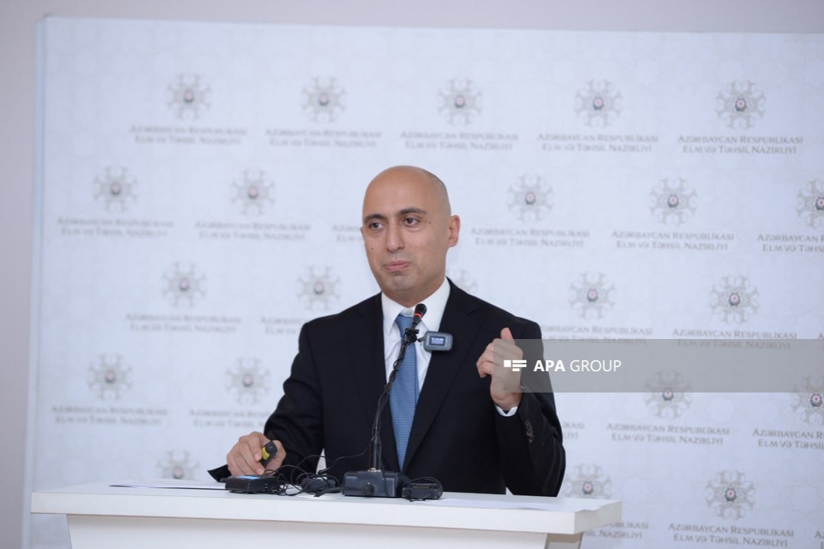 Elm və təhsil naziri Emin Əmrullayev