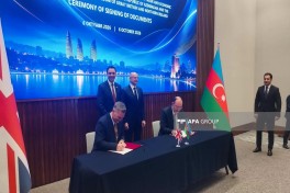 Bakıda Azərbaycan-Böyük Britaniya hökumətlərarası komissiyasının 8-ci iclasında bir sıra sənədlər imzalanıb - FOTO