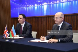Bakıda Azərbaycan-Böyük Britaniya hökumətlərarası komissiyasının 8-ci iclasında bir sıra sənədlər imzalanıb - FOTO 