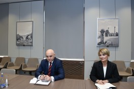 Gürcüstanın yeni səfiri etimadnaməsinin surətini Ceyhun Bayramova təqdim edib