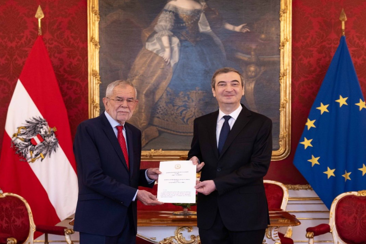 Avstriya Prezidenti Aleksander Van der Bellen və Səfir Kamil Xasiyev