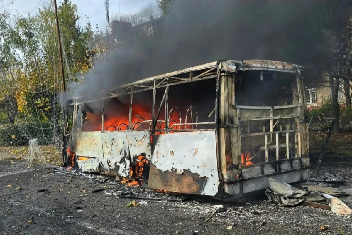 Rusiya ordusu Ukraynada iki avtobusa zərbə endirib, 30 nəfər ölüb