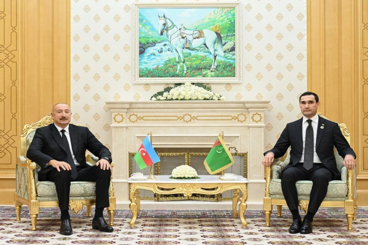 President Ilham Aliyev meets with Turkmenistan