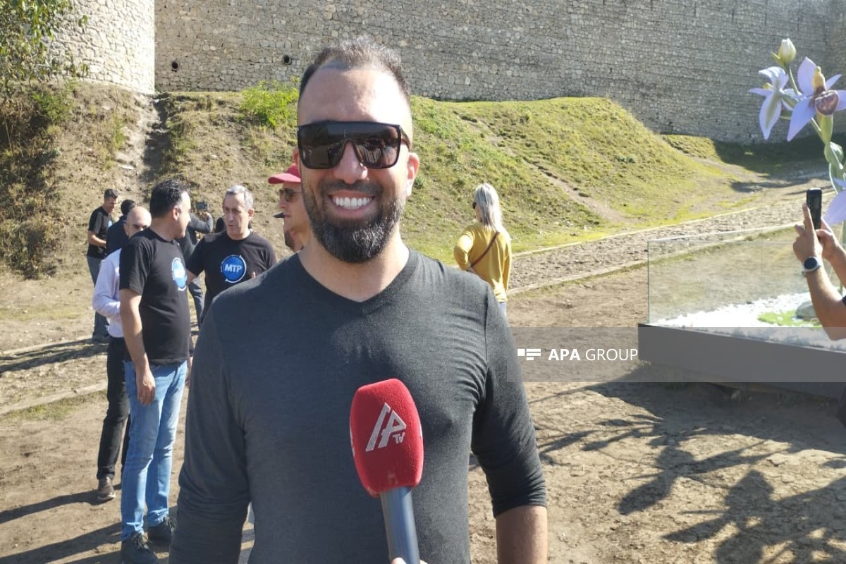 İrandan olan səyyah Nima Beni