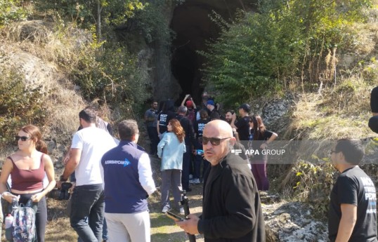Beynəlxalq səyyahlar Azıx mağarasında olublar - FOTO 
