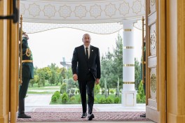 Prezident Azərbaycan və Mərkəzi Asiya Dövlət Başçılarının 8-ci Məşvərət görüşündə iştirak etmək üçün “Avaza” Kompleksinə gəlib