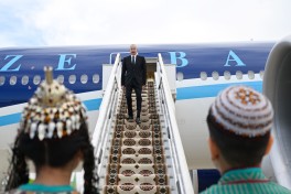 Prezident İlham Əliyev Türkmənistana işgüzar səfərə gəlib - FOTO 