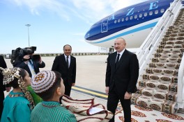 Prezident İlham Əliyev Türkmənistana işgüzar səfərə gəlib - FOTO 