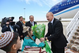 Prezident İlham Əliyev Türkmənistana işgüzar səfərə gəlib - FOTO 