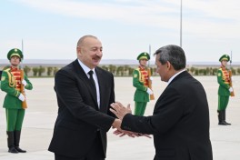 Prezident İlham Əliyev Türkmənistana işgüzar səfərə gəlib - FOTO 