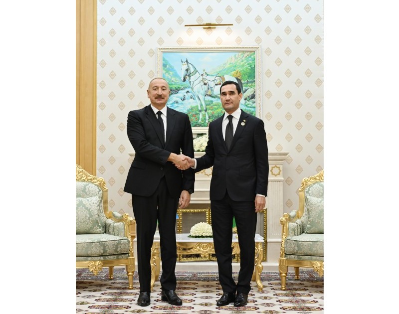 Türkmənbaşı şəhərində Prezident İlham Əliyev Sərdar Berdiməhəmmədovla görüşüb