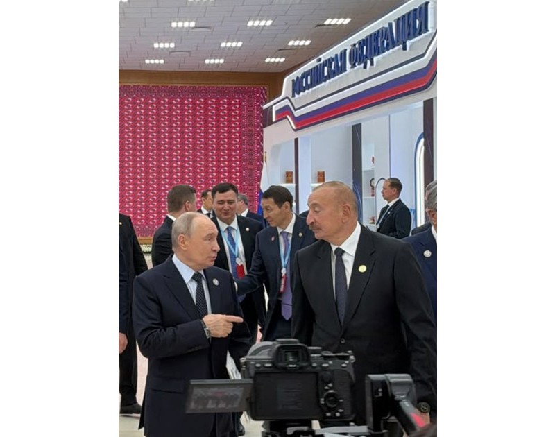 Prezident İlham Əliyev Türkmənbaşıda MDB-nin iştirakçı ölkələrinin milli stendləri ilə tanış olub