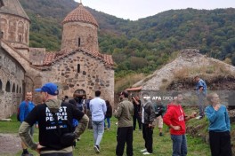 Beynəlxalq səyyahlar Xudavəng monastır kompleksini ziyarət edib - FOTO