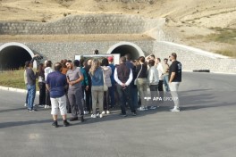 Beynəlxalq səyyahlar Horadiz-Ağbənd avtomobil yolunda görülmüş işlərlə tanış olublar - FOTO 