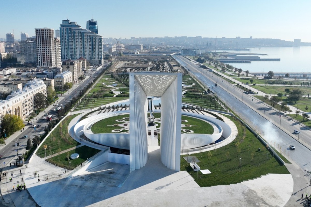 Kambocanın Baş naziri Zəfər parkını ziyarət edib