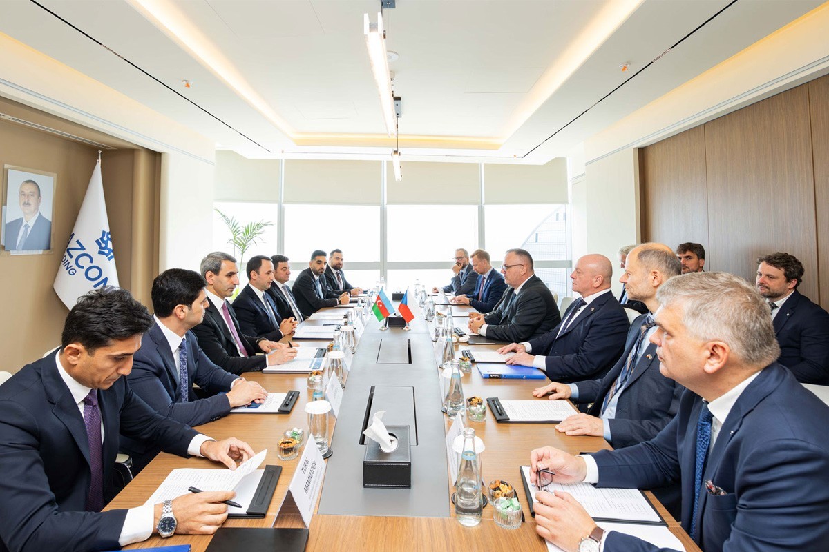 AZCON Holding-in icraçı direktoru Şahin Babayev Çex Respublikasının nəqliyyat naziri ilə görüş keçirib