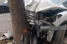 Gəncədə iki avtomobil toqquşub, 3 nəfər xəsarət alıb - FOTO 